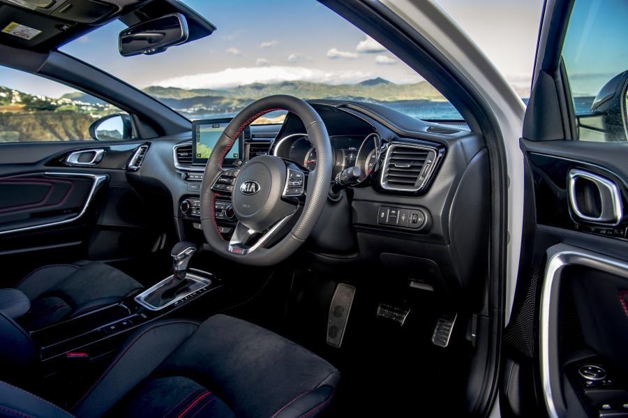 Интерьер Kia ProCeed GT 2019 года  (фото 31 из 41)